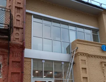 Алюминиевое остекление, входные двери, офисные перегородки